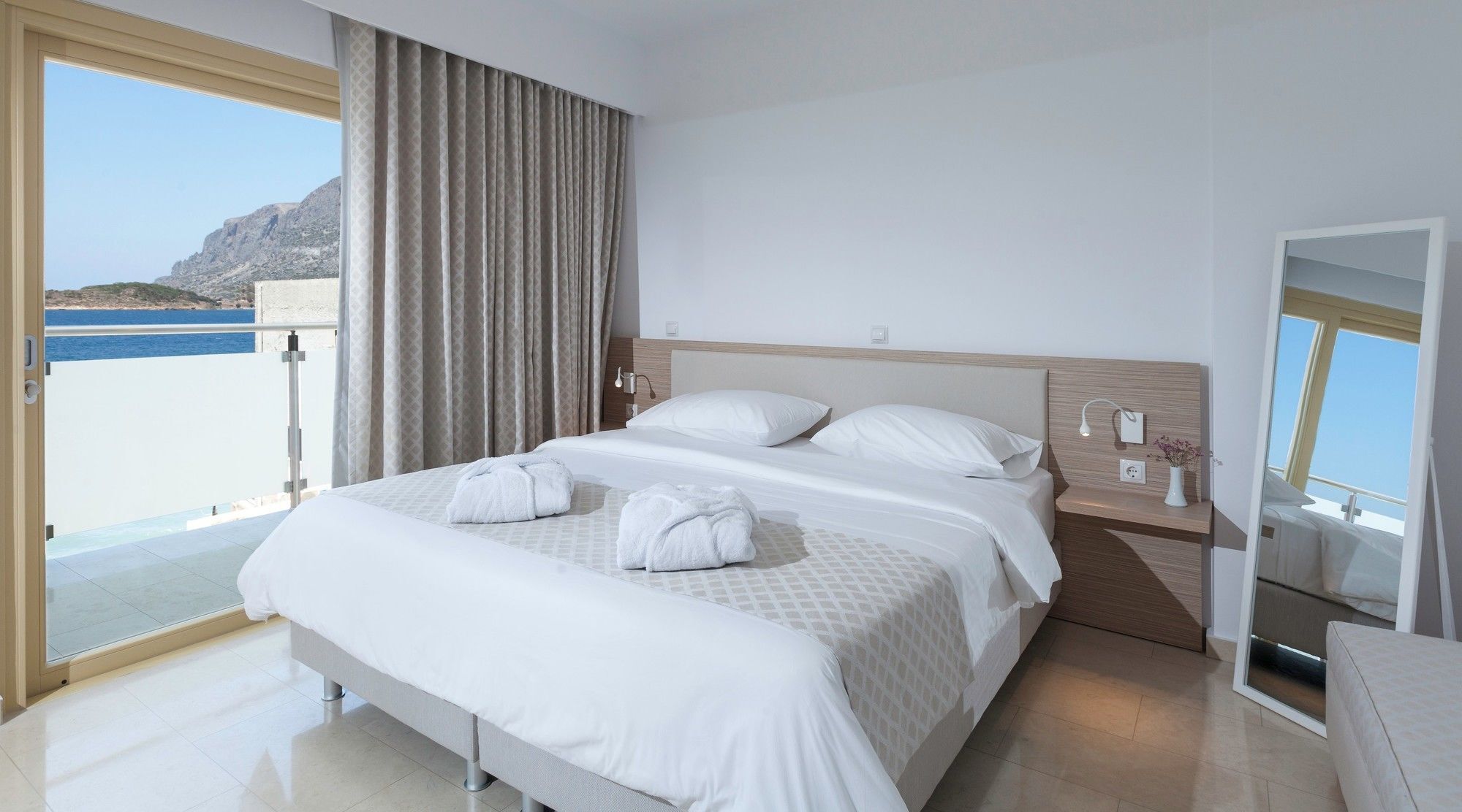 Zephyros Hotel Myrties Bagian luar foto